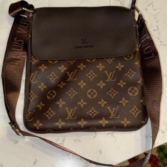 Designer Dark Brown Monogram Messenger Bag - Picture 4 of 9